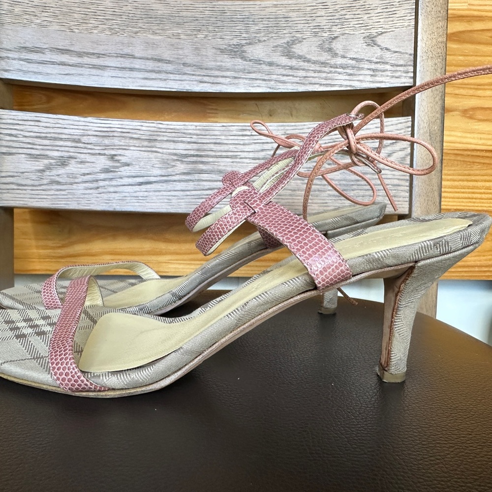 Burberry sandals 39 1/2 - Picture 3 of 9